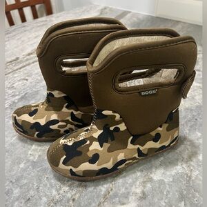 Bogs Kids Camo Boots - Brown and Black